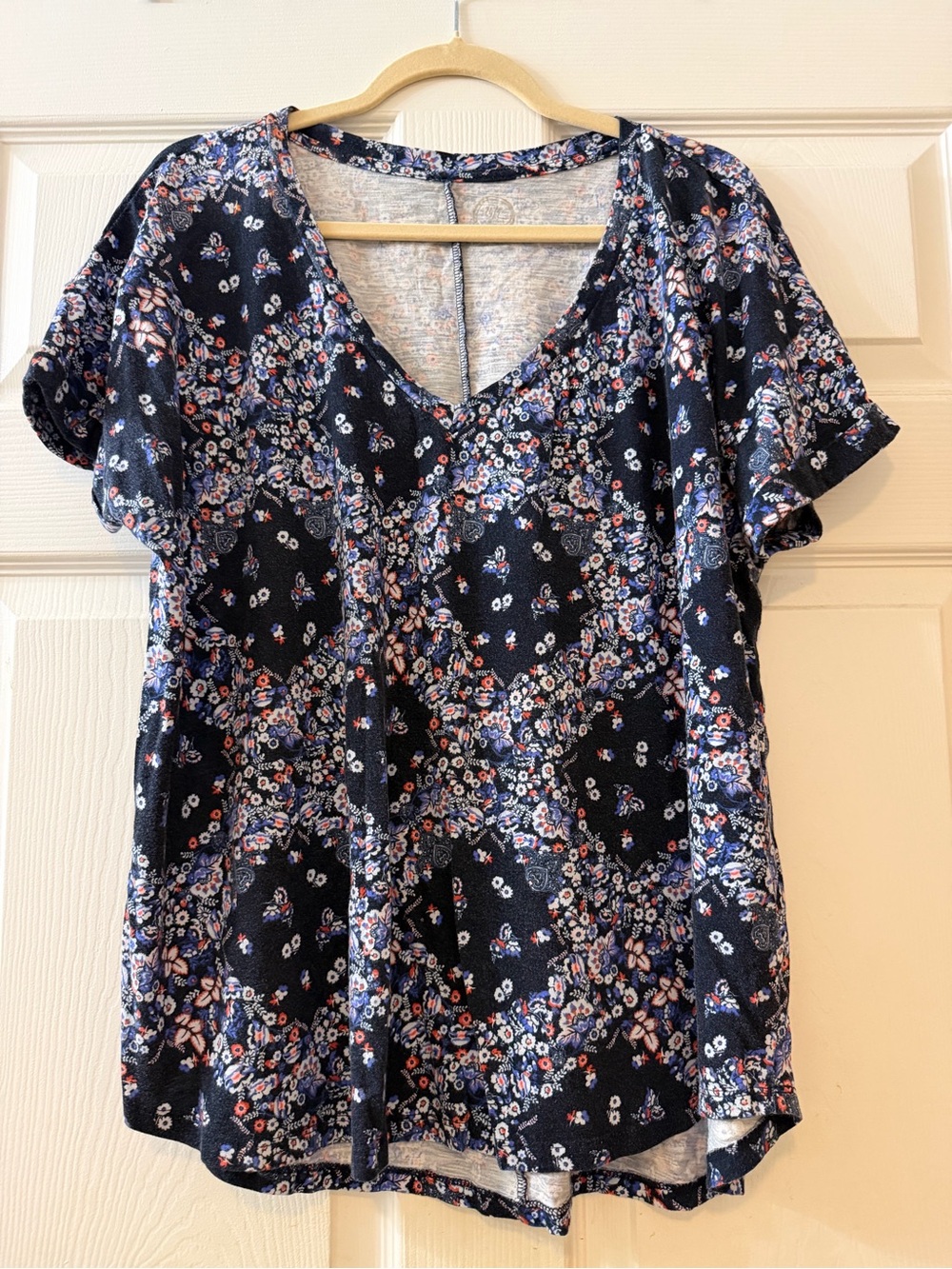 Maurices Navy Floral V-Neck Short Sleeve Tee